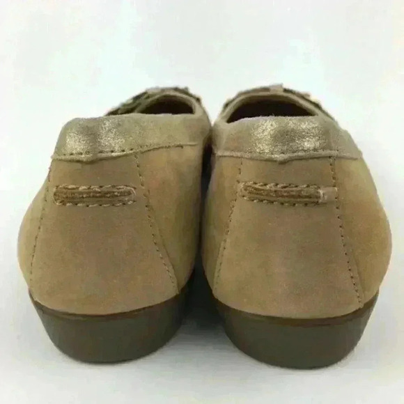 New Aerosoles Flats Sz 7.5 Beccarat Tan Gold Suede - Picture 3 of 8
